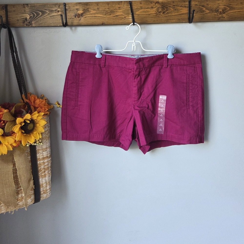 STYLUS Women's Fuchsia Shorts